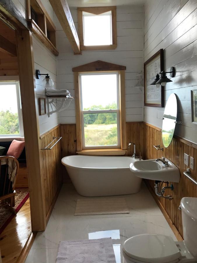 Maregold Centre - Juniper Cabin And Rose Cabin Victoria Beach Екстер'єр фото