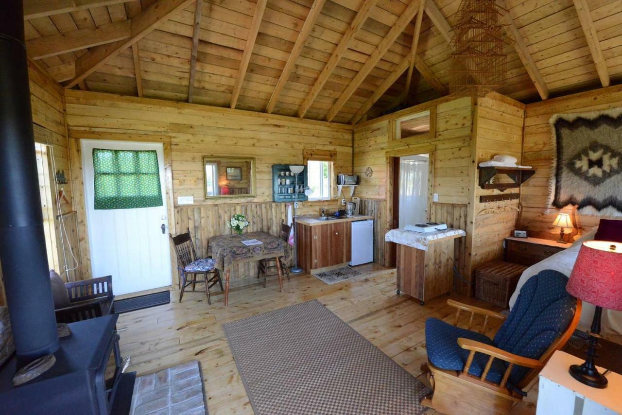 Maregold Centre - Juniper Cabin And Rose Cabin Victoria Beach Екстер'єр фото