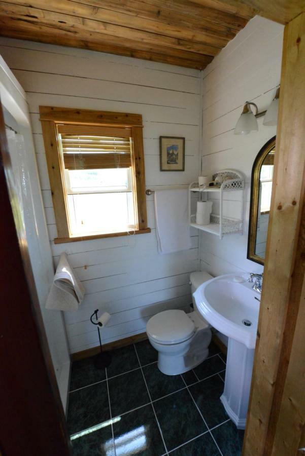 Maregold Centre - Juniper Cabin And Rose Cabin Victoria Beach Екстер'єр фото